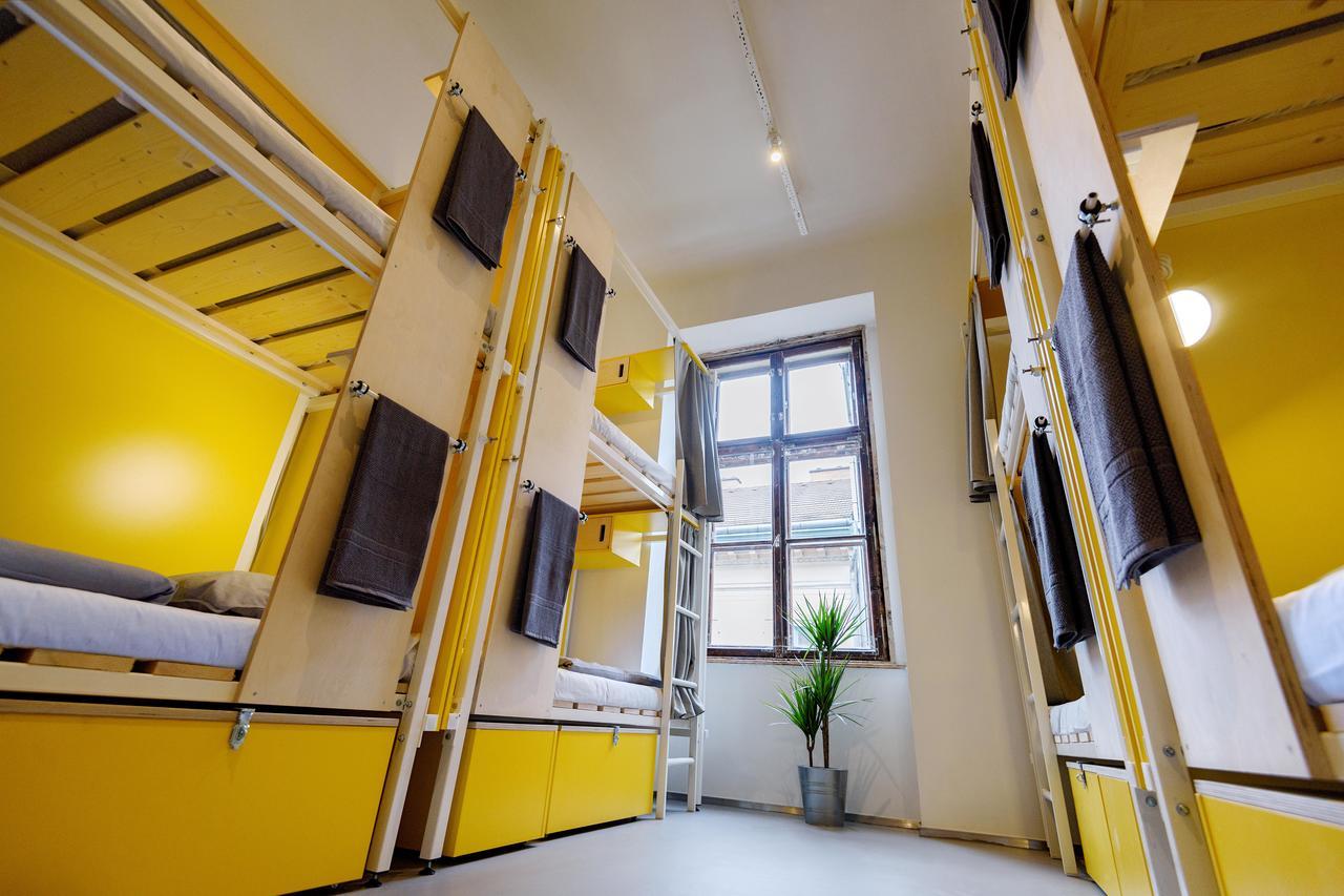 Flow Spaces Hostel *