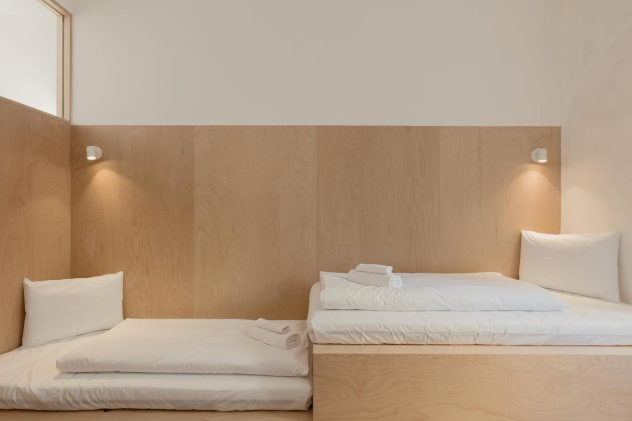 Hostal Flow Spaces *