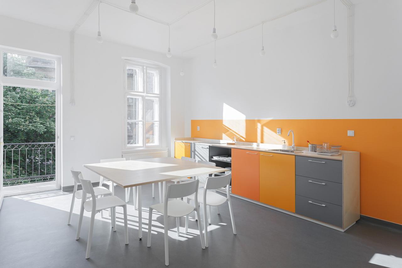 Hostal Flow Spaces *